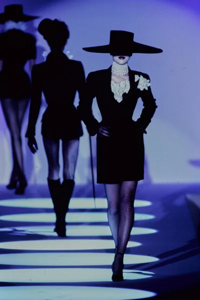 Look 15